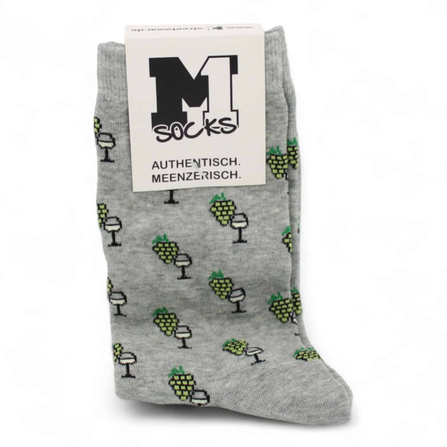 Graue Socke mit Trauben- und Glasmotiven, Etikett "Authentisch. Meenzerisch."